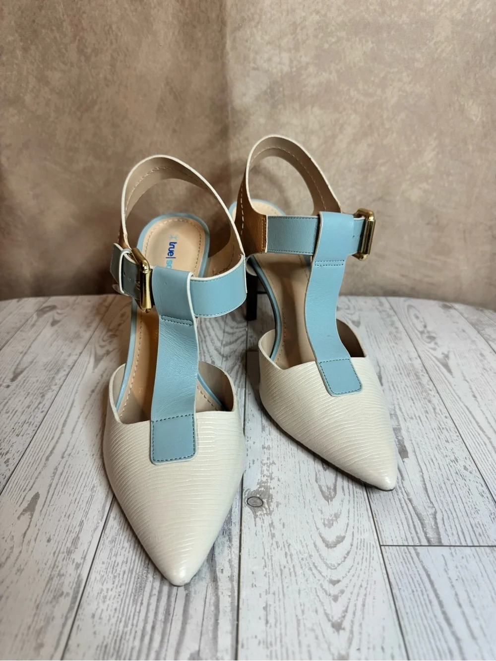 True Soul Made in Brazil Leather Heels Size 9 Ivory Blue Pointed Toe Slingback
